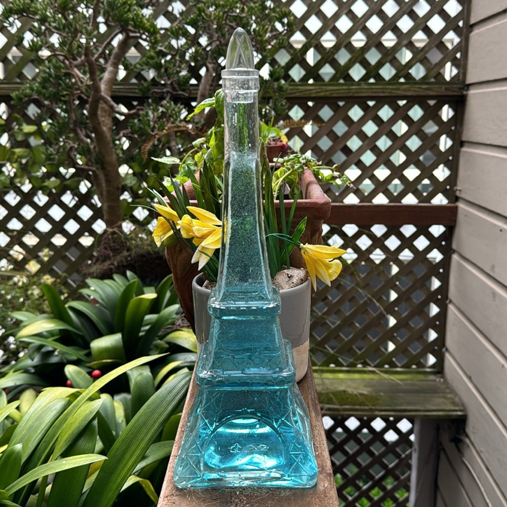 Eiffel Tower Decanter/Vase, Clear Glass, Vintage (CCG on bottom) 14” Tall